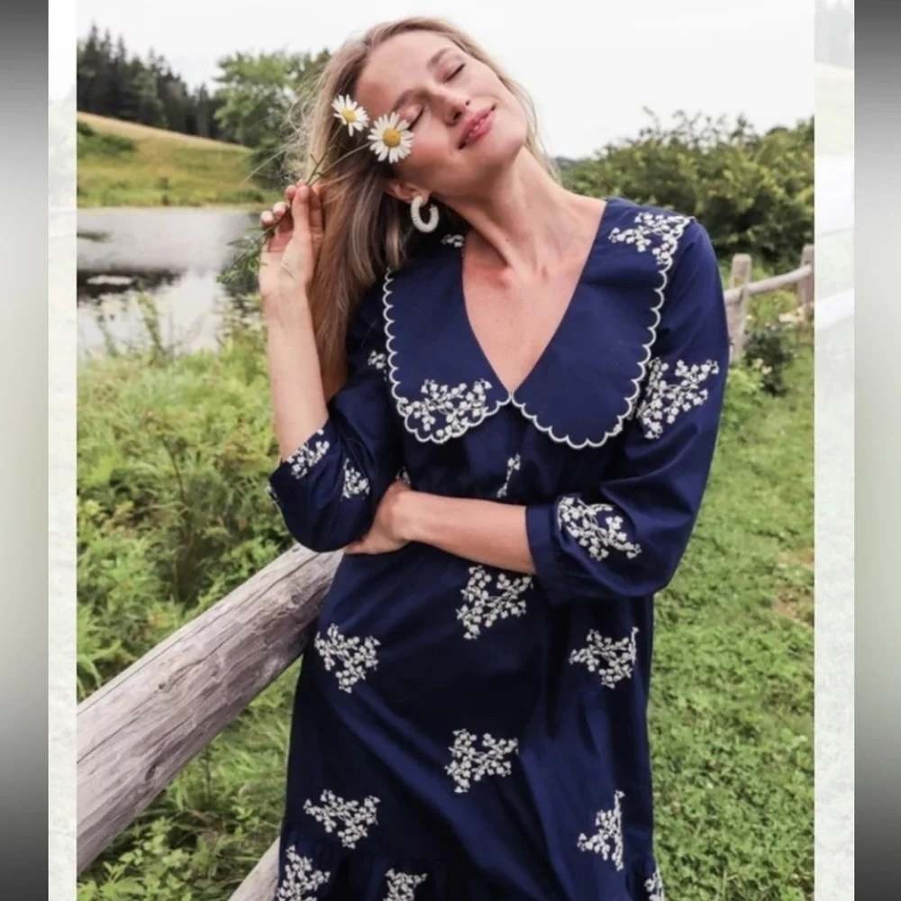 Tuckernuck Navy Davis Embroidered Dress Blue Floral Peter Pan Collar Sz S